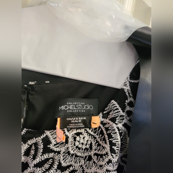 Dress - Picture 4 of 4